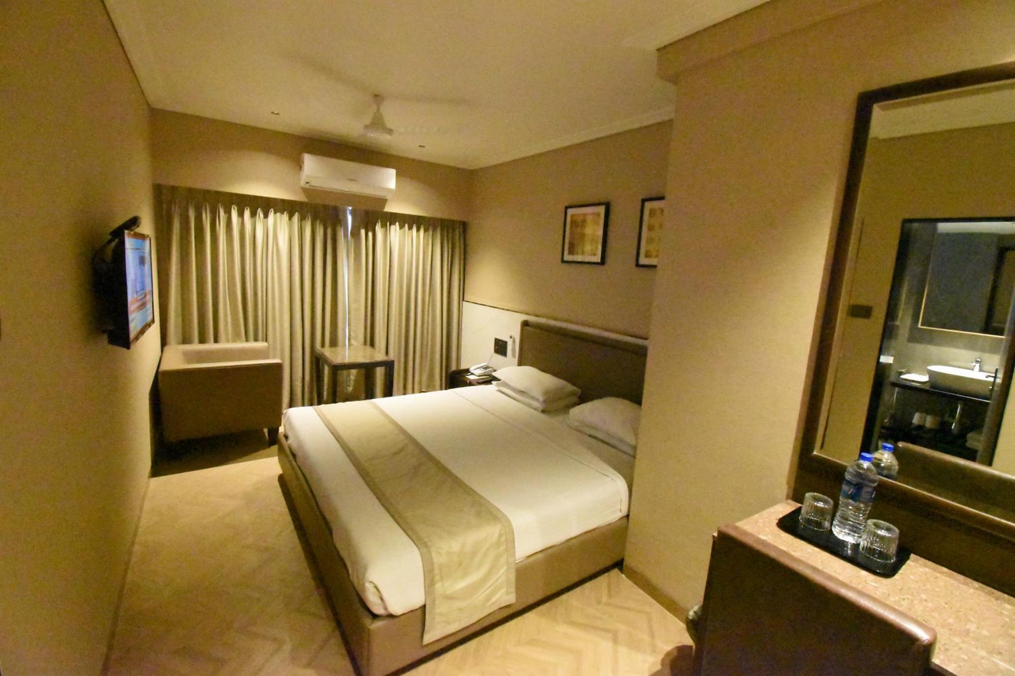 Kings International Juhu Mumbai Exterior foto