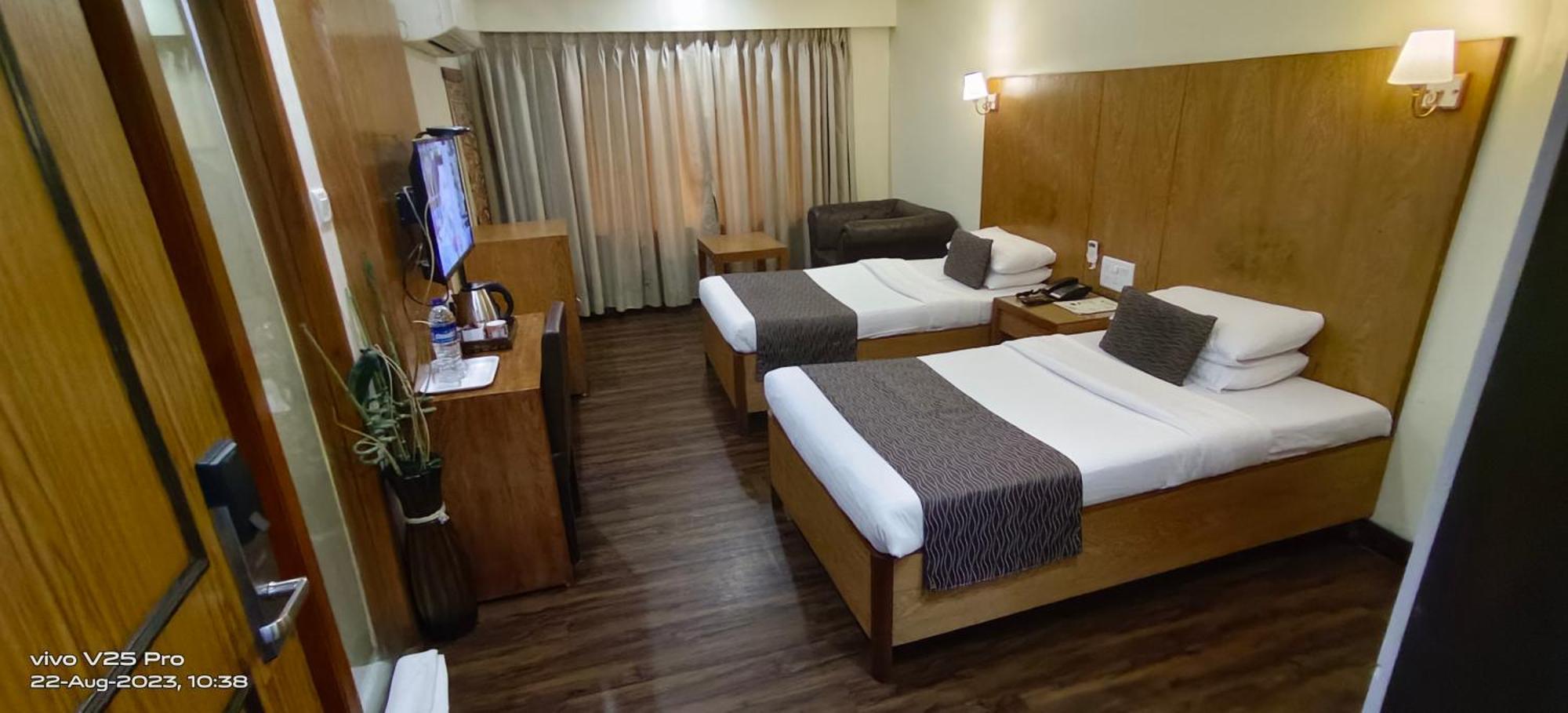 Kings International Juhu Mumbai Exterior foto
