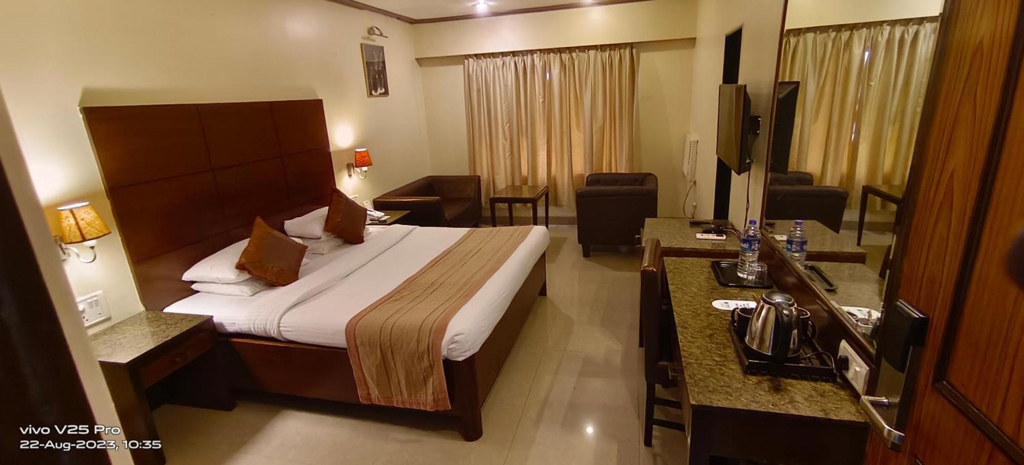 Kings International Juhu Mumbai Exterior foto
