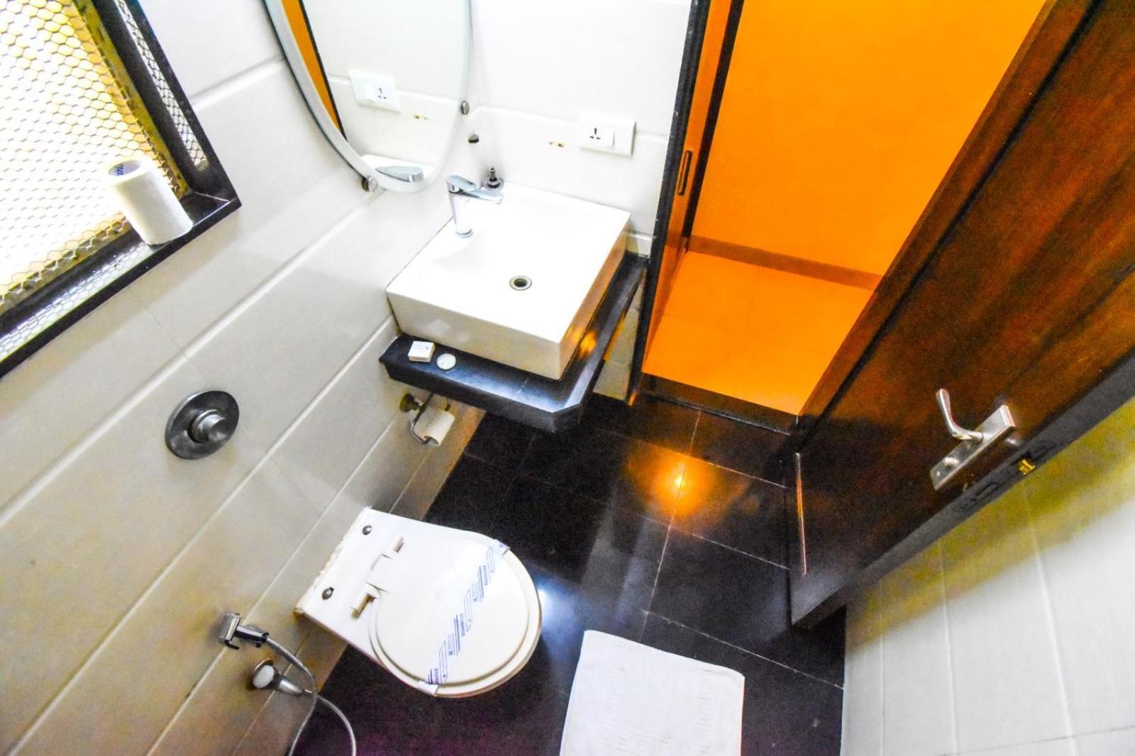 Kings International Juhu Mumbai Exterior foto