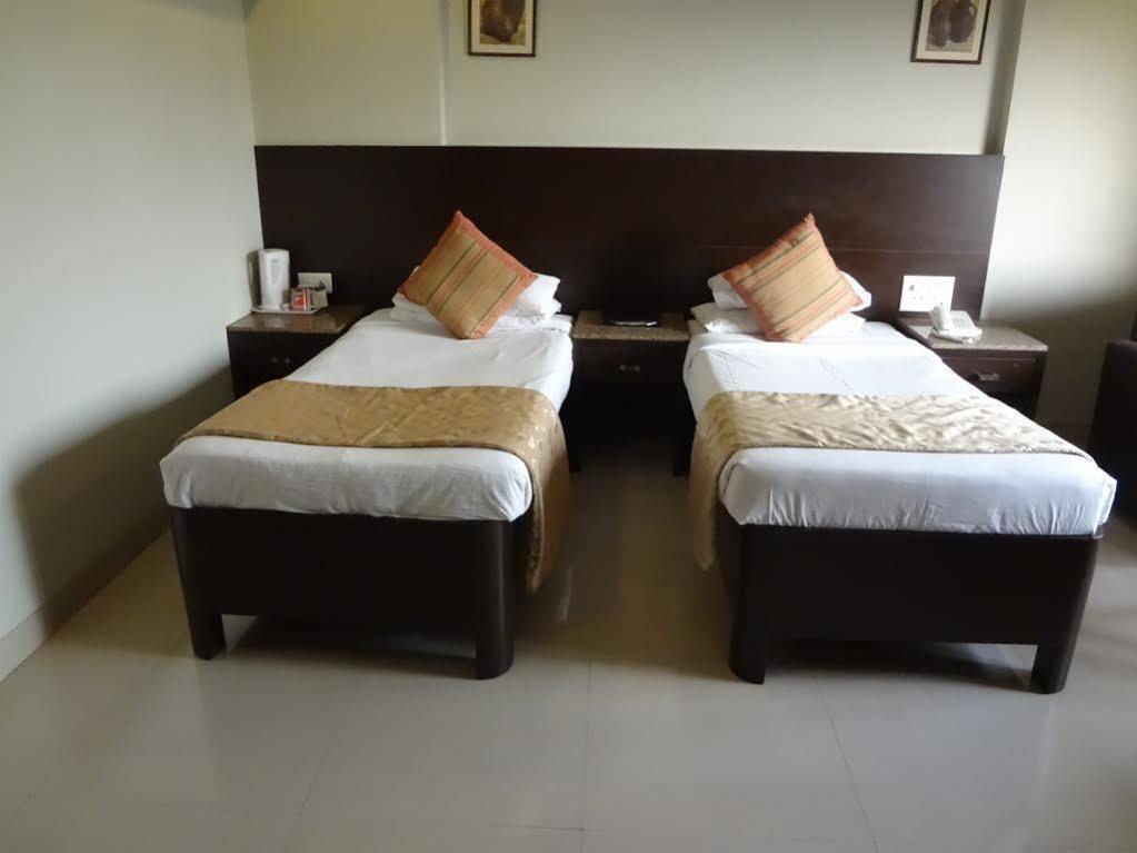 Kings International Juhu Mumbai Exterior foto