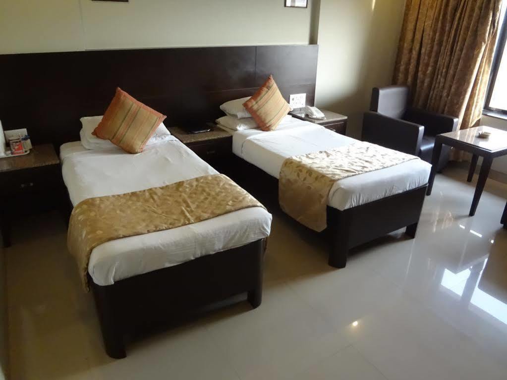 Kings International Juhu Mumbai Exterior foto